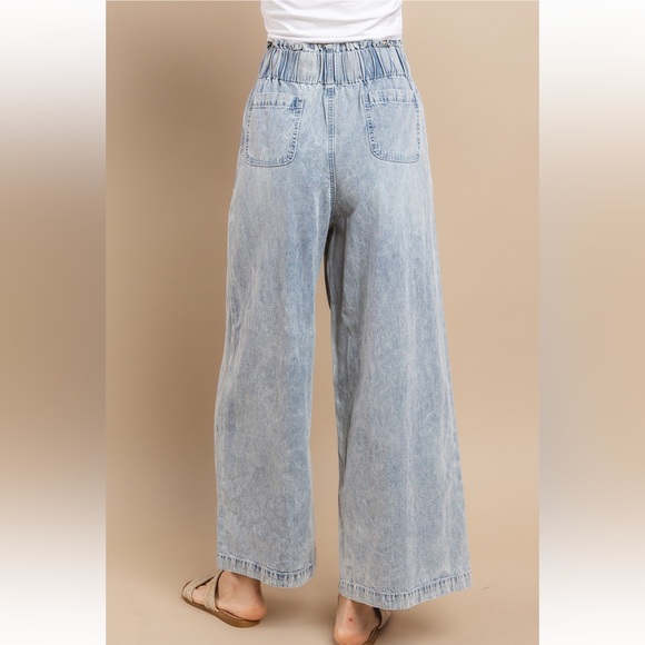 High Waist Wide Leg Jean With Side Pockets - Picture 7 of 8